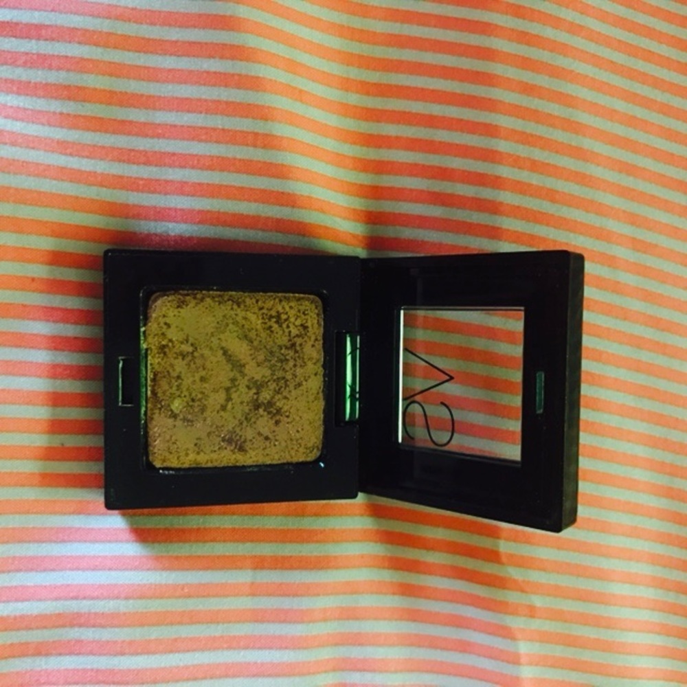 Victoria Secret gold shimmer eyeshadow